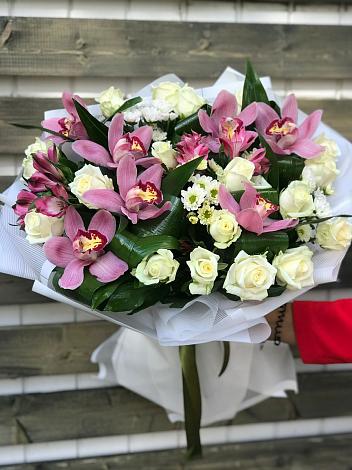 Букет цветов из: Розы и Хризантемы в Бужарово