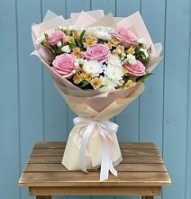 Букет цветов из:  Гвоздики, Орхидеи и Розы в Бужарово