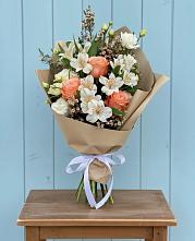 Букет цветов из:  Альстромерии, Лизиантусы, Розы и Хризантемы в Бужарово