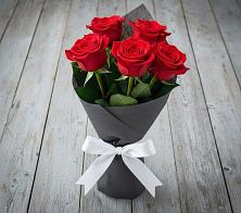 Букет 5 Красных роз Эдлесс Лав в Бужарово