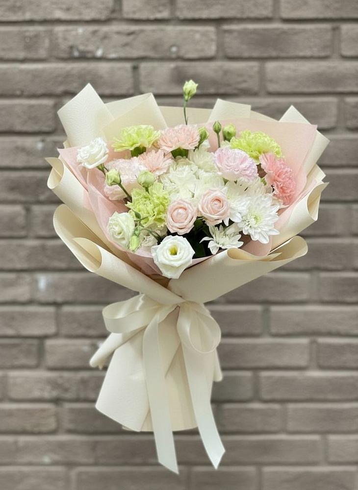 Букет цветов из: Гвоздики, Розы, Лизиантусы и Хризантемы в Бужарово