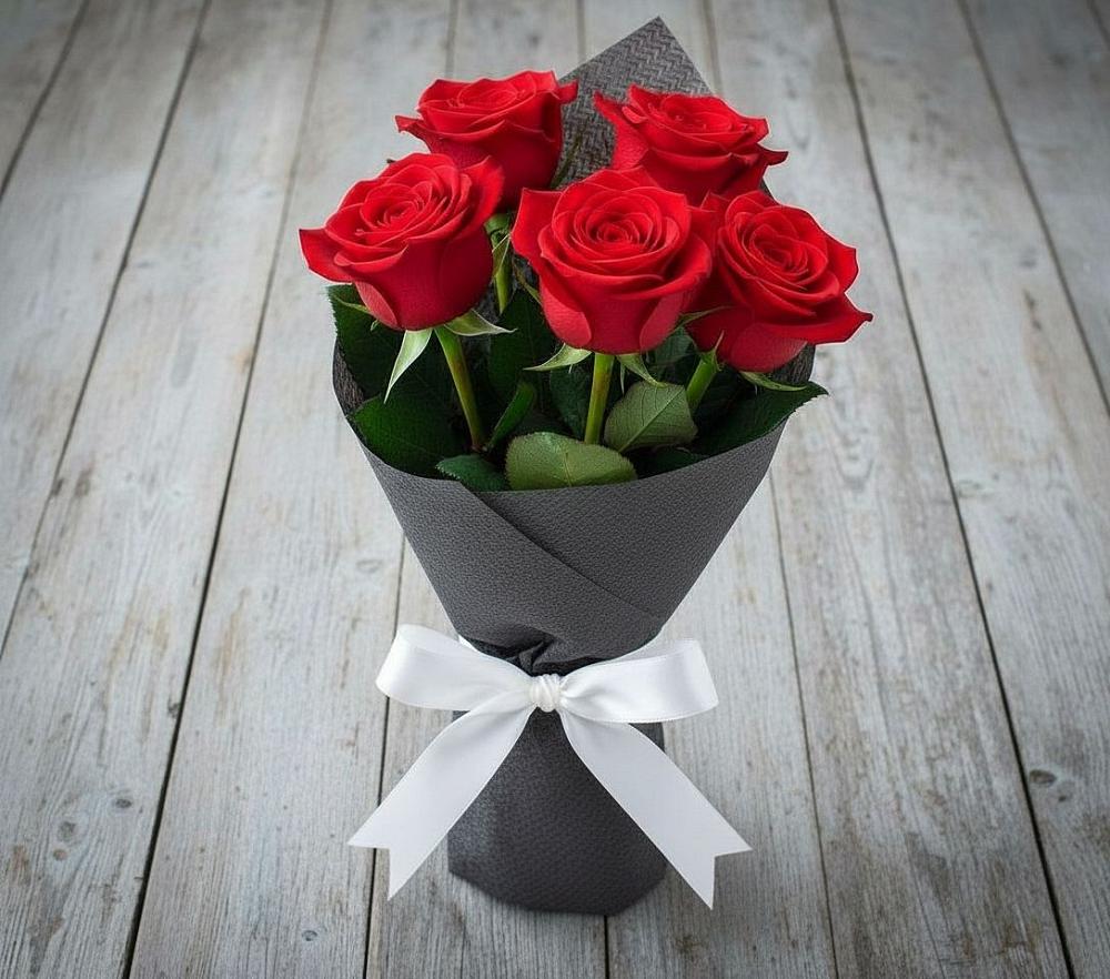 Букет 5 Красных роз Эдлесс Лав в Бужарово