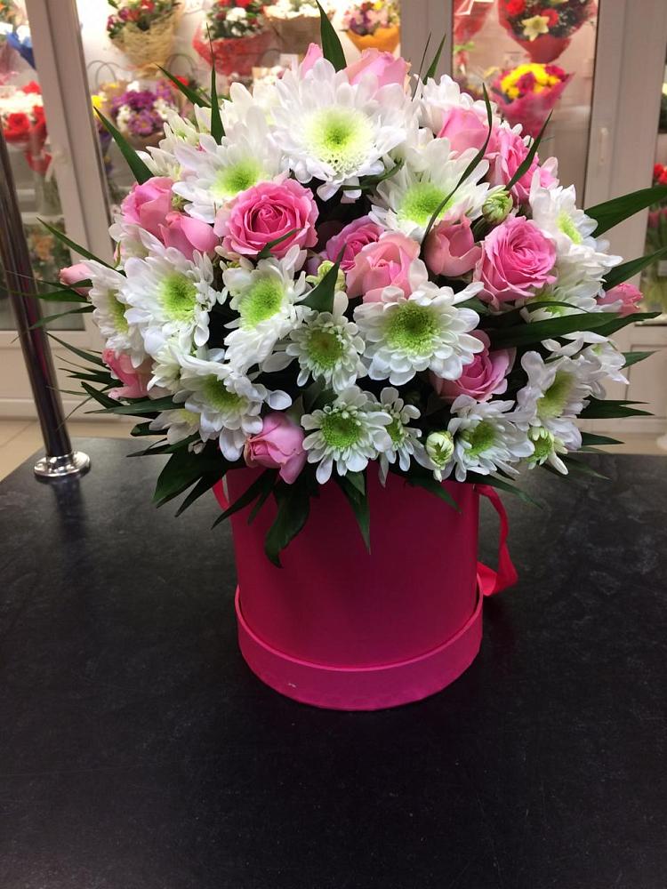 Цветочная композиция из Розы и Хризантемы в шляпной коробке в Бужарово