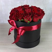 Цветочная композиция из Розы в шляпной коробке в Бужарово