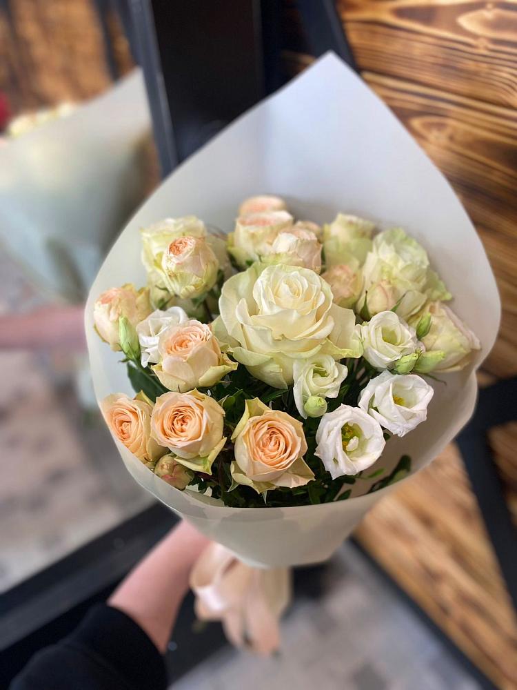 Букет цветов из: Розы и Лизиантусы в Бужарово